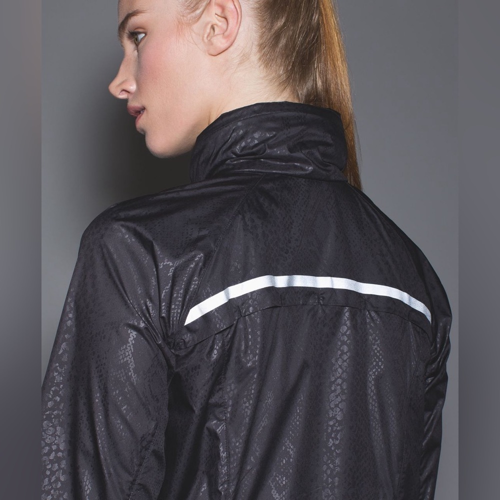 Lululemon Miss Misty Jacket II Desert Snake Embossed Black Rain Coat Hooded XS - Picture 5 of 16